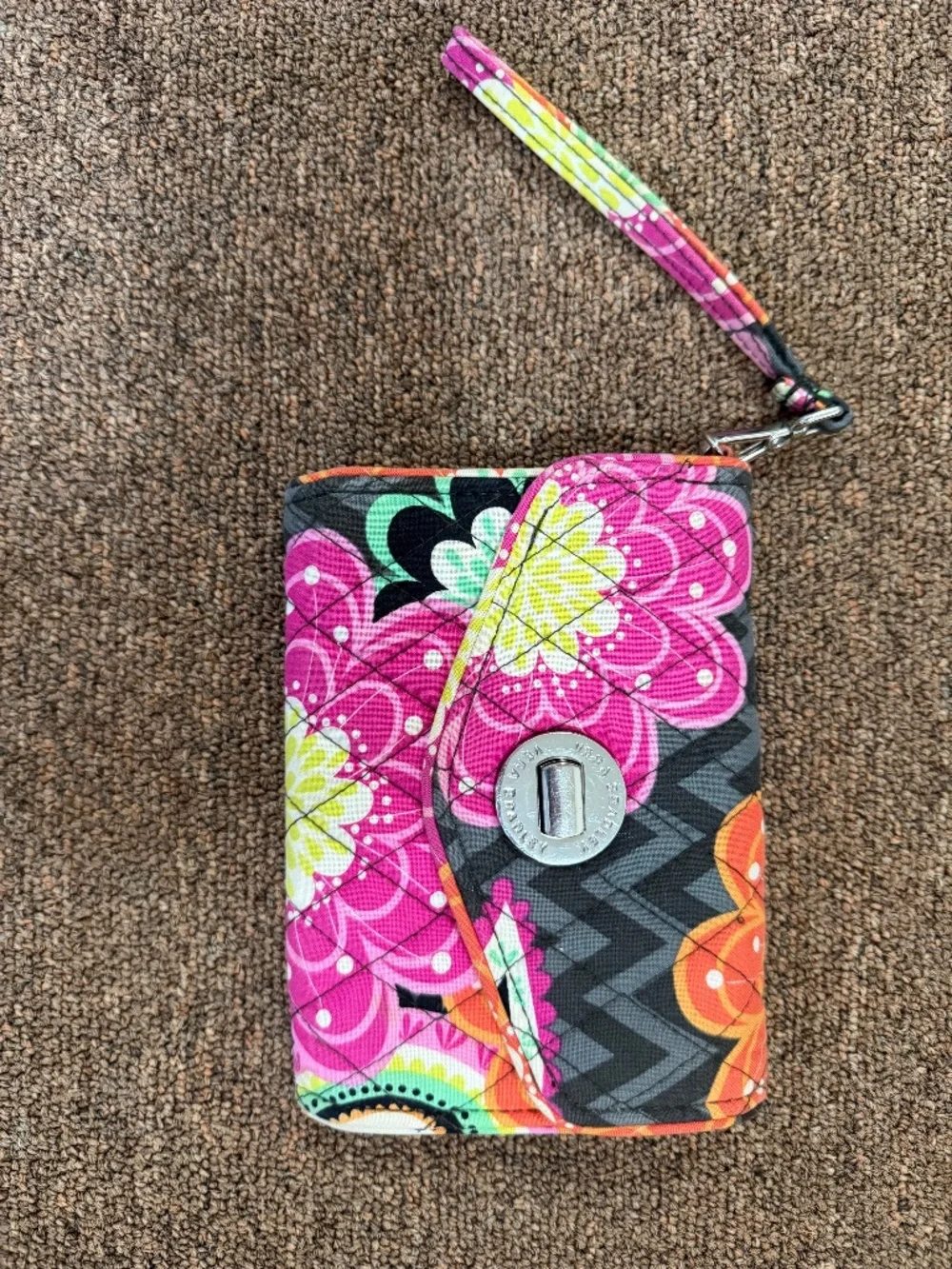 Vera Bradley Ziggy Zinnia Turn Lock Wristlet Wallet Retired Floral